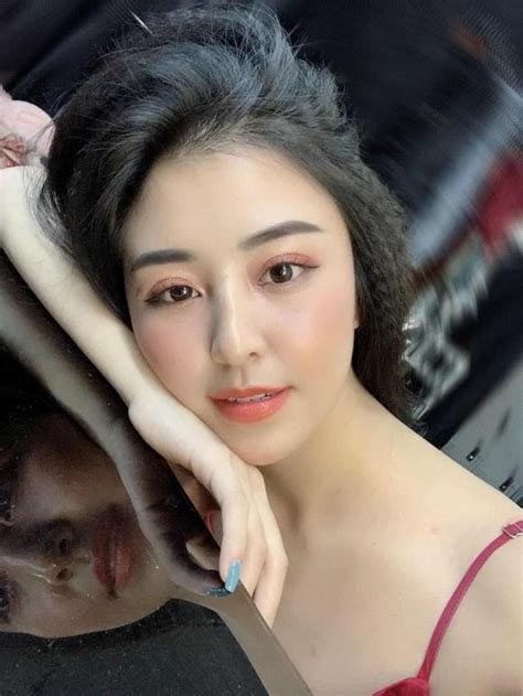 Loạt ảnh mới của hot girl bánh tráng trộn Đà Lạt dân tình ngỡ ngàng vì sự thay đổi ngoại hình