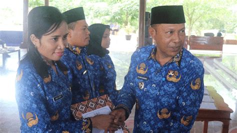 561 PPPK Maluku Tengah 2022 Terima SK Pengangkatan ZonaInfo