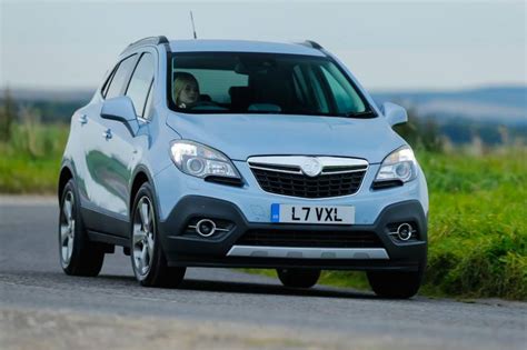 Comparison - Vauxhall Crossland X 2017 - vs - Vauxhall Mokka 1.7 CDTi ...