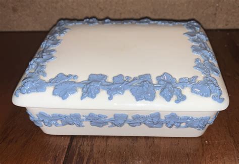 Vintage Wedgwood Etruria Barlaston Embossed Queen S Ware Cigarette