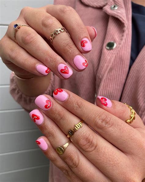 50 Cute Nails You Need To Try Now Prada Pearls Nails Funky