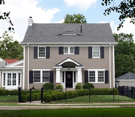 Colonial House Exteriors: Inspiration for Your Home