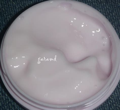 Shopaholic Girl: Nivea Angel Star Body Soft Souffle