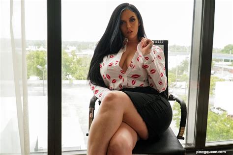 PAWG Queen Starring Ryan Smiles Porn Pictures CoedCherry