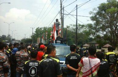 Tuntut Pilkada Bersih LSM GMBI Demo KPU Kabupaten Bekasi Berita Cikarang