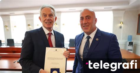 Haradinaj i ndan medaljen Me Besim në Zot Atdhe e Shtet ish