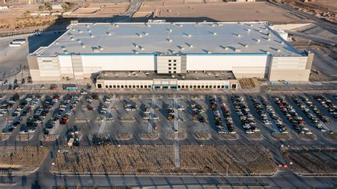 Giant Amazon distribution center brings about 700 jobs