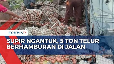 Truk Bawa Ton Telur Tabrak Pohon Dan Terguling Di Jalan Ponorogo