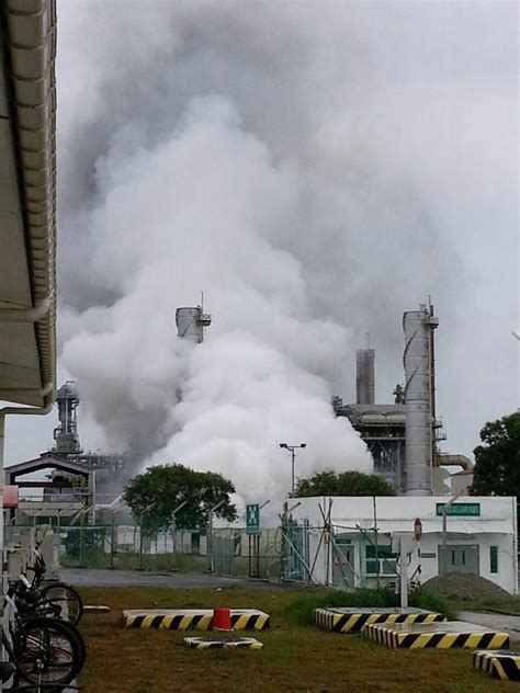 Fire Engulfs Transformer At Petronas LNG Complex Borneo Post Online