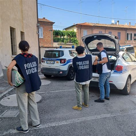 Lavoro Nero Nella Casa Famiglia Badanti Sottopagate E Irregolari All