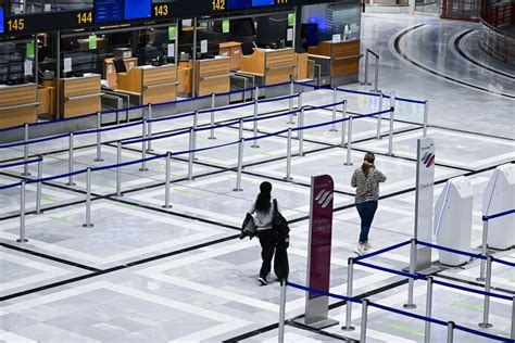 Flughafen Stuttgart Von Streik Lahmgelegt Fl Ge Gestrichen Lange