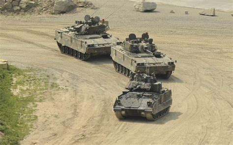 US M2 Bradley IFV with South Korean K21 IFVs : TankPorn