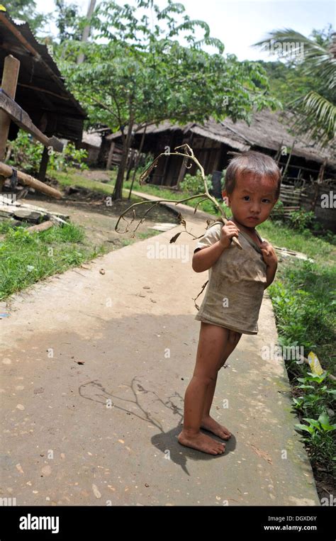 En mauvais garçon lao à Luang Prabang Laos Photo Stock Alamy