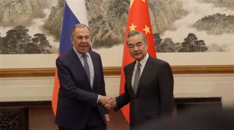 Canciller Lavrov Se Re Ne Con Wang Yi En Pek N