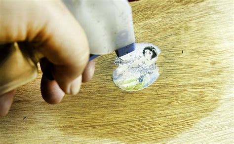 Как оттереть наклейку с мебели, чем удалить клей - лучшие средства и ...