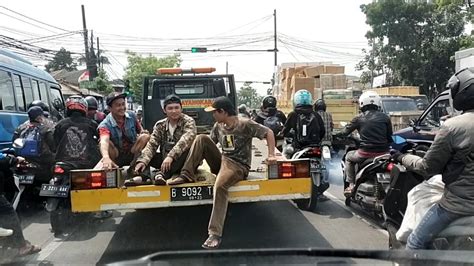 Kondisi Jalan Siang Hari Dari Prapatan Pasirkoja Sampe Ke Flyover Kopo