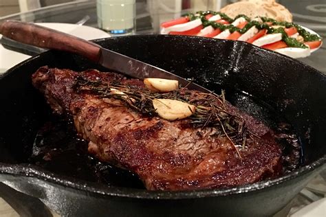 [homemade] Cast Iron Seared Rosemary Garlic And Brown Butter Sirloin