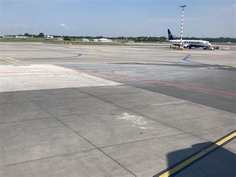 Red and Blue Taxi Lines at Prague Airport? : r/Airports