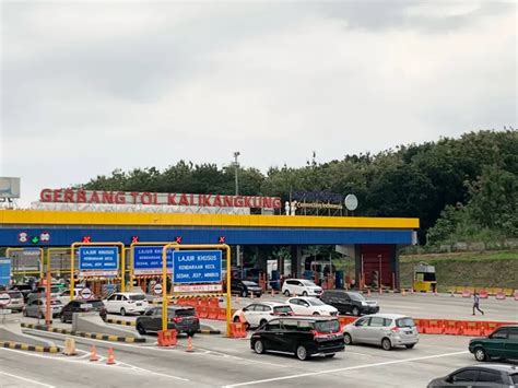 Arus Kendaraan Di Gerbang Tol Kalikangkung Mulai Padat Akurat Jateng