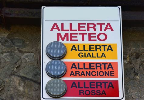 Meteo Allerta Rossa In Liguria Scuole Chiuse A Genova E Savona