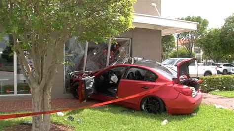 Car Crashes Into Mcdonalds In Sw Miami Dade Nbc 6 South Florida