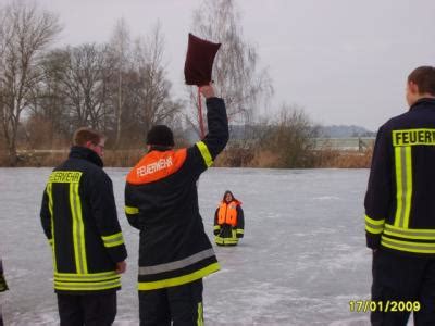 Amt Beetzsee Bilder Eisrettung Ffw Roskow Und Ffw L Now