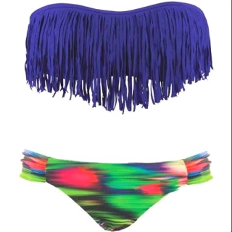 Hot Sexy Bella Klassen Bikini Pics