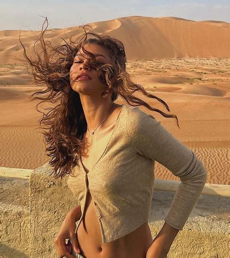 20 Pictures Of Zendaya Looking Hot In Fashionable Attire