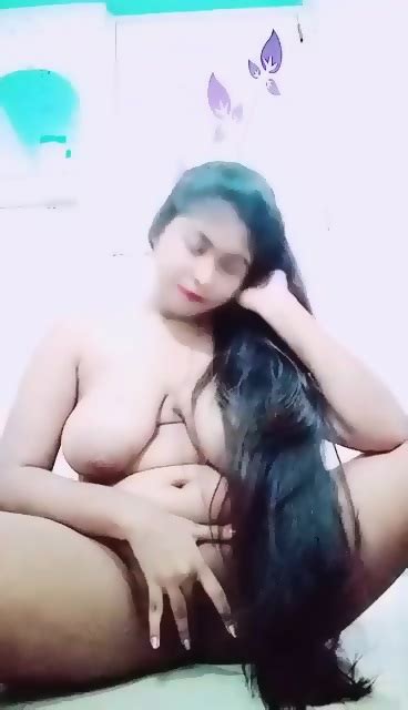 Desi Fingering Nude