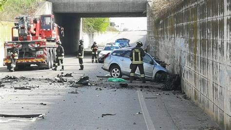 Rovato Tragico Schianto Fra Auto E Tir Una Vittima Giornale Di Brescia