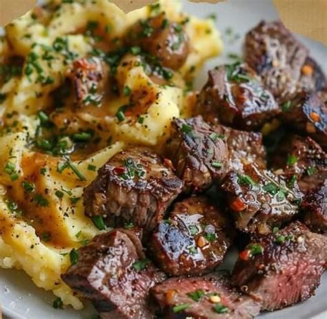 Garlic Butter Steak Bites With Cheesy Smashed Potatoes Univerti