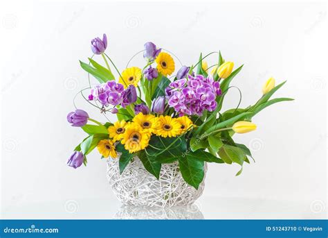 Boeket Van De Lentebloemen Stock Foto Image Of Boeket 51243710