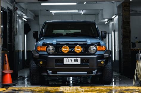 Toyota Fj Cruiser Dengan Kaki Merunduk Dan Ubahan Bodi Enggak Kikuk