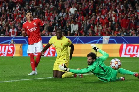 Ligue des champions le but de Darwin Benfica face à Liverpool en