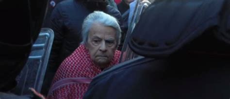 Non Il Mio Presidente Carabiniere Attacca Mattarella Al Corteo Pro