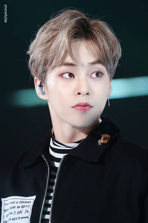 Pin By Viih M On Beautiful Exo Xiumin Kim Minseok Exo Exo