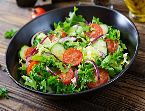 Cómo hacer una ensalada con vinagre de manzana Vinagre de manzana