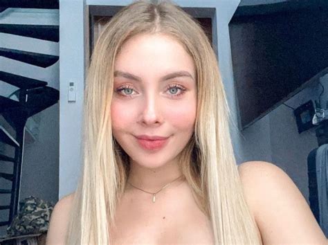Maya Nazor pareja de Santa Fe Klan se muestra en bikini de animalprint El Siglo de Torreón