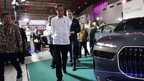 Buka IIMS 2024 Jokowi Kendaraan Listrik Masa Depan Industri Otomotif