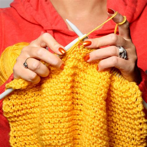 Continental Vs English Knitting Guide To Win The Battle Of The Needles