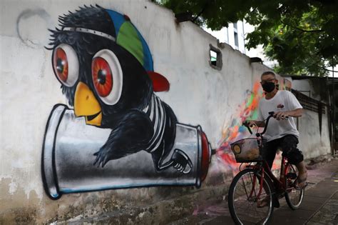 Bangkok Post - Graffiti artist follows his rebellious roots