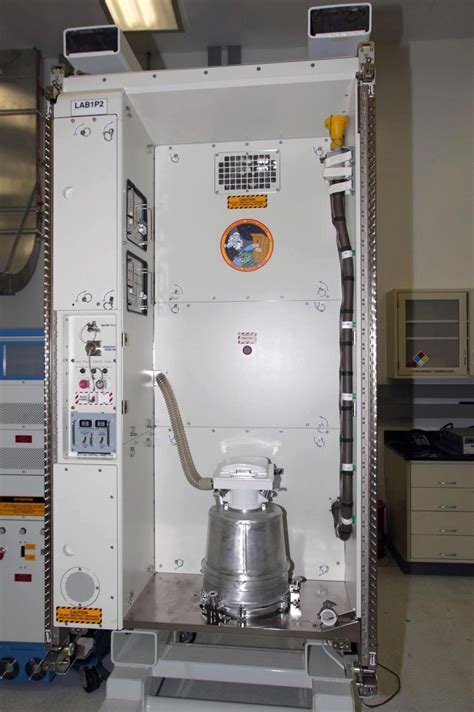 All The Gross Ways Astronauts Have Gone to The Toilet in Space For 57 ...