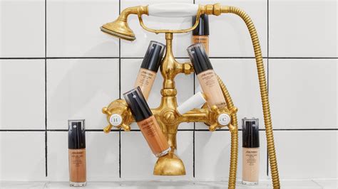 Shiseido Synchro Skin Glow Luminizing Fluid Foundation Review | Allure