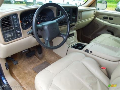 Tan/Neutral Interior 2002 Chevrolet Tahoe LT 4x4 Photo #66817849 | GTCarLot.com