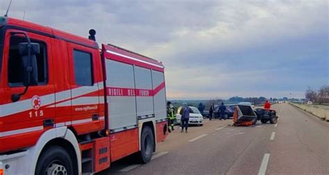 Scontro Tra Due Auto E Un Trattore Sulla Sannicandro Bitritto Grave L