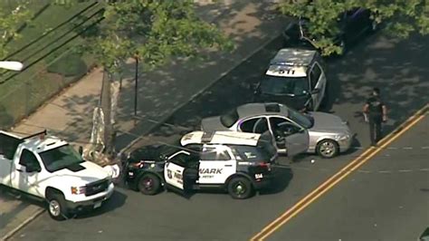 1 Suspect Dead 5 Arrested After Carjacking Chase And Barricade