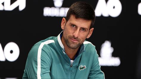 Probleme Im Handgelenk Novak Djokovic Gibt Entwarnung