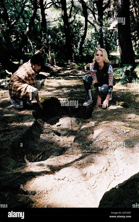 Josh Hutcherson Annasophia Robb Bridge To Terabithia Stock