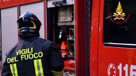 Incendio Nella Notte In Un Appartamento Condominio Evacuato