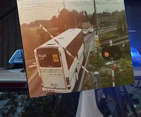 Kierowca autobusu wjechał pod zamykające się rogatki Tragedia była o